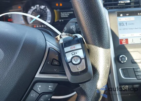 2019 Ford Fusion S z USA, uszkodzony, nr VIN 3FA6P0G70KR247598